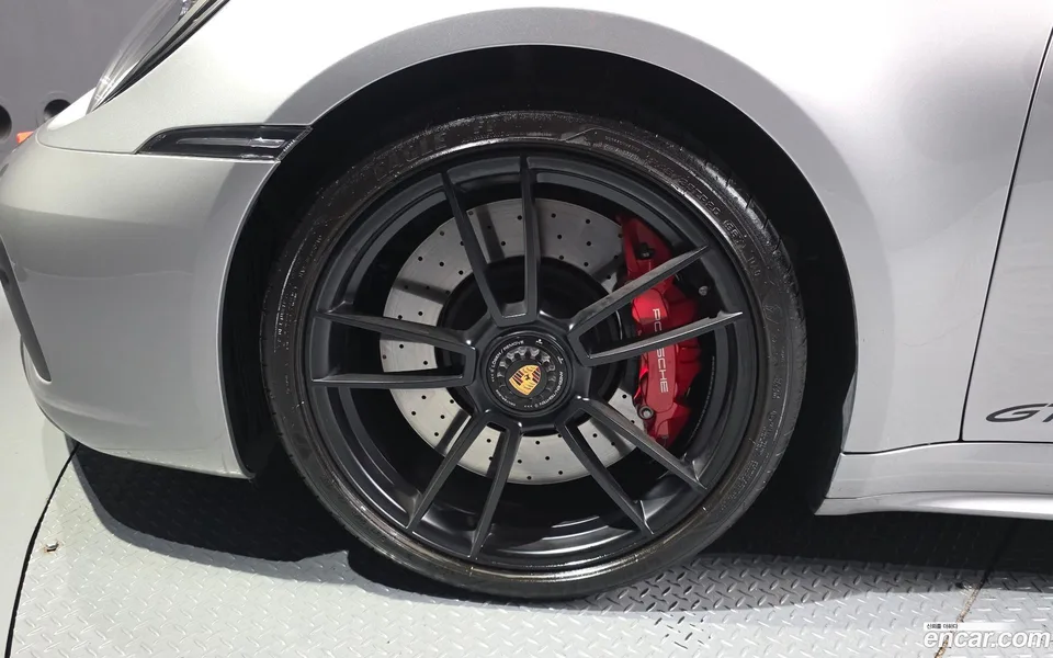 Porsche 911 (992) 4 GTS 2024 — thumbnail 2