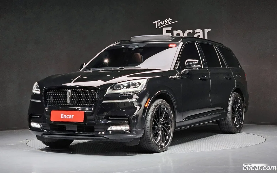 Lincoln Aviator 3.0 AWD 2023 — photo 1, buy with delivery to Moscow