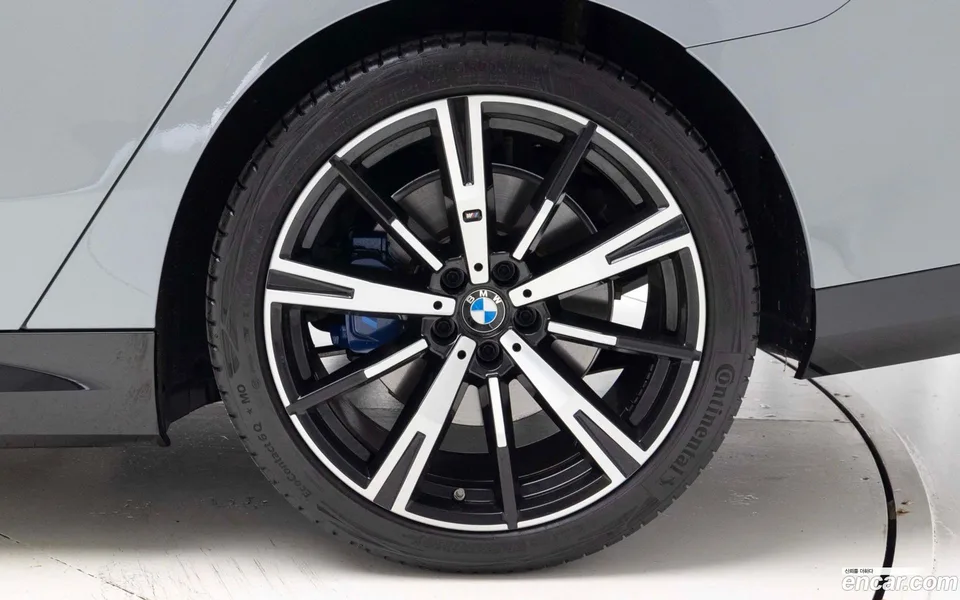 BMW 5 Series 530e M 2025 — thumbnail 5