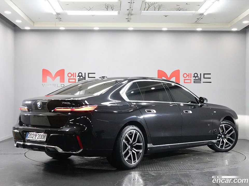 BMW 7 Series 740i sDrive M 2022 — миниатюра 4