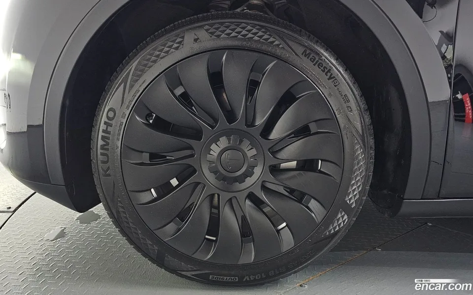 Tesla Model Y RWD 2024 — thumbnail 2
