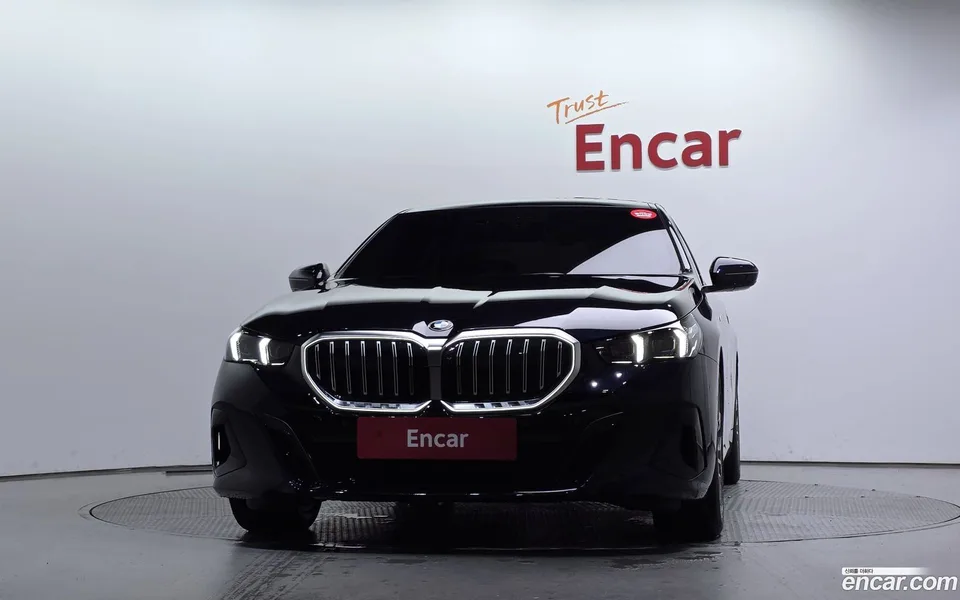 BMW 5 Series 520i M 2024 — thumbnail 3