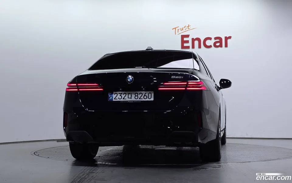 BMW 5 Series 520i M 2024 — thumbnail 4