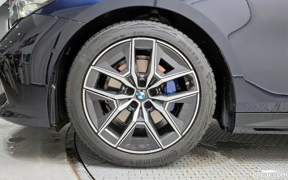 BMW 5 Series 520i M 2024 — thumbnail 5