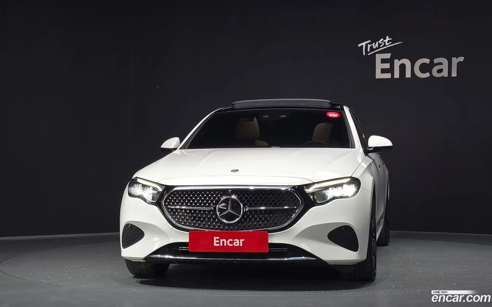 Mercedes-Benz E-Class E200 2025 — thumbnail 3