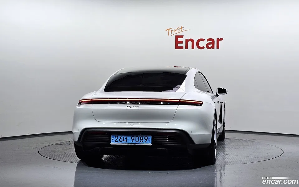 Porsche Taycan 2024 — thumbnail 4