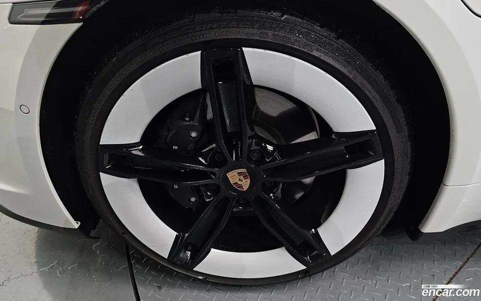 Porsche Taycan 2024 — thumbnail 5