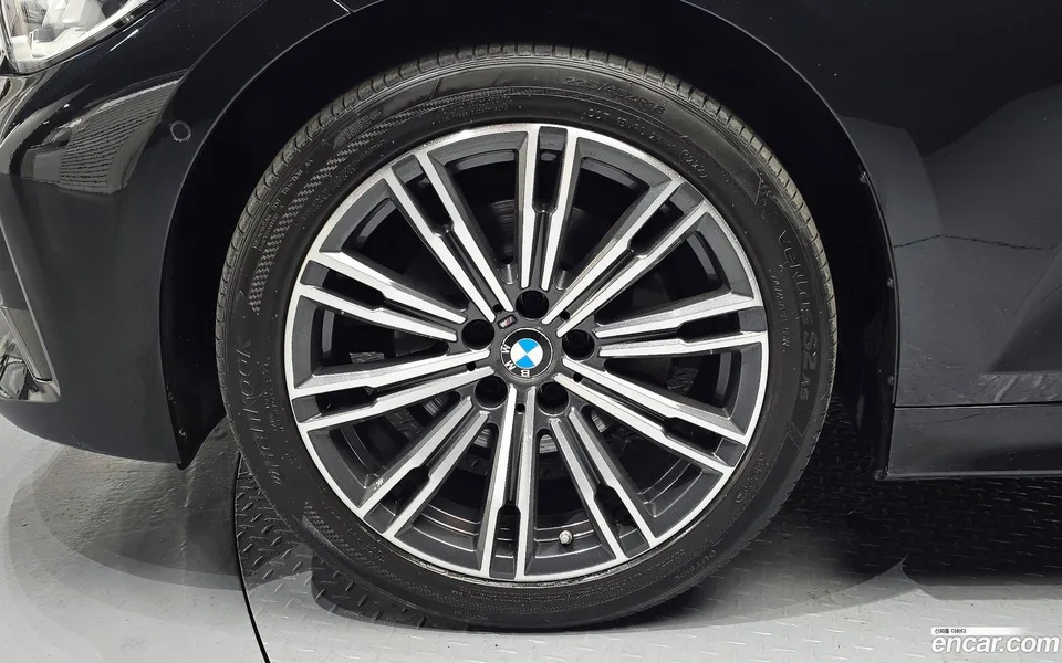 BMW 3 Series 320i 2022 — миниатюра 2