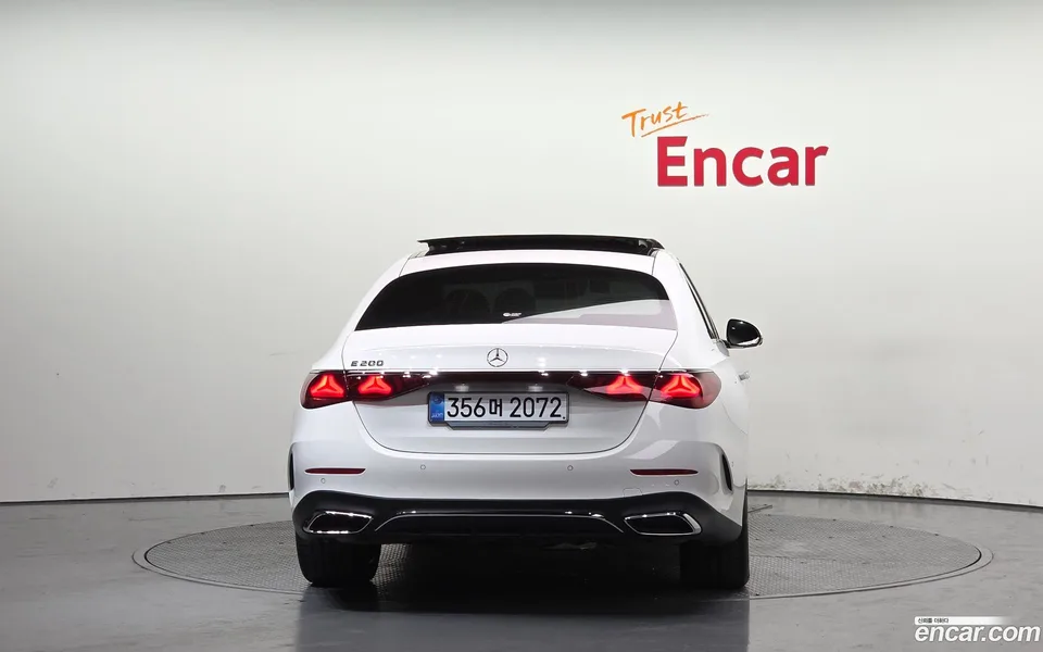 Mercedes-Benz E-Class E200 AMG Line 2025 — thumbnail 4