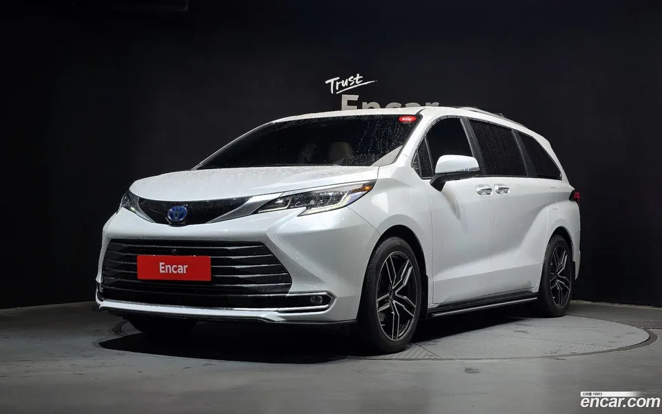 Toyota Sienna 2.5 AWD 2024 — photo 1, buy with delivery to Moscow