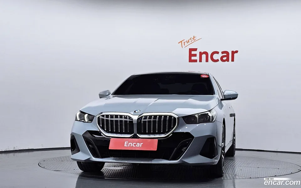 BMW 5 Series 530i xDrive M 2024 — thumbnail 3