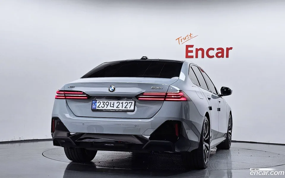 BMW 5 Series 530i xDrive M 2024 — thumbnail 4