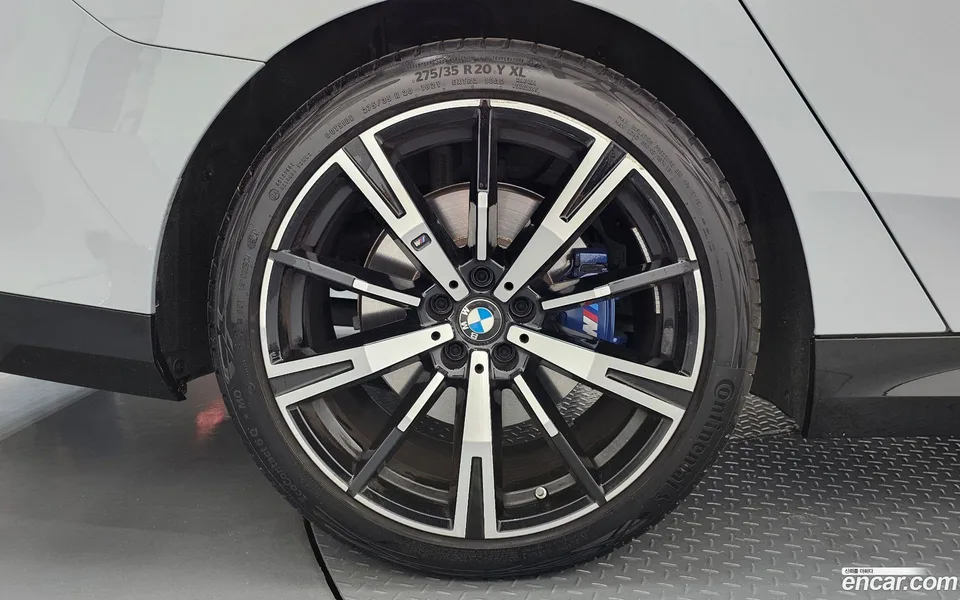 BMW 5 Series 530i xDrive M 2024 — thumbnail 5