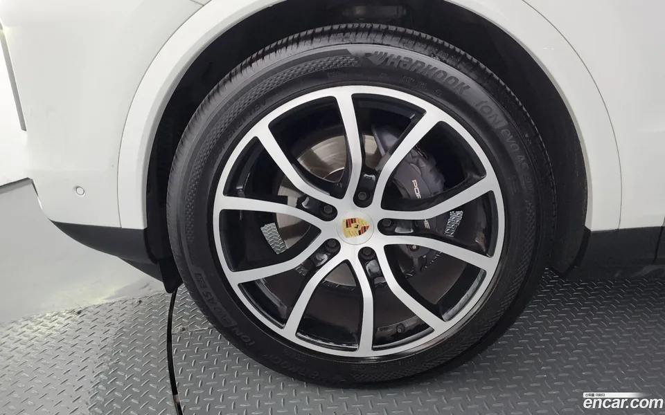 Porsche Cayenne 3.0 2023 — thumbnail 2