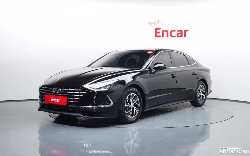 Hyundai Sonata Hybrid 2023 — photo 1, buy with delivery to Moscow