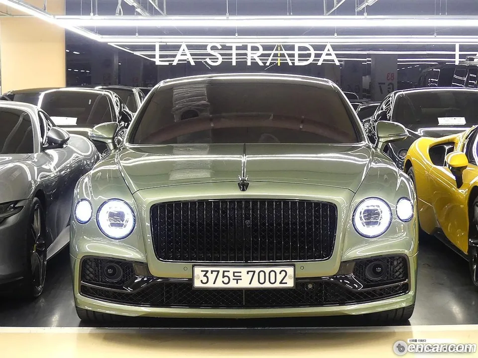 Bentley Flying Spur 4.0 2022 — photo 1, buy with delivery to Moscow
