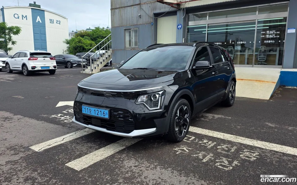 Kia Niro EV 2023 — photo 1, buy with delivery to Moscow