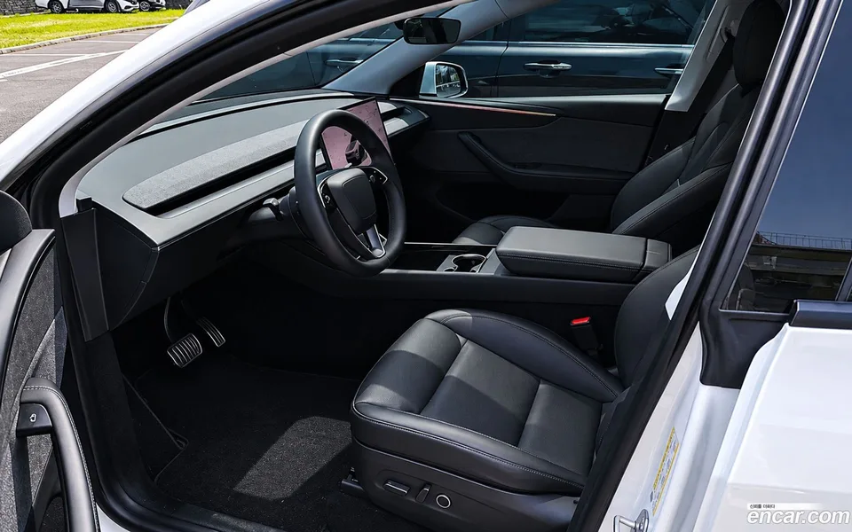 Tesla Model Y RWD 2025 — thumbnail 5