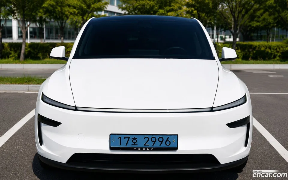 Tesla Model Y RWD 2025 — photo 1, buy with delivery to Moscow