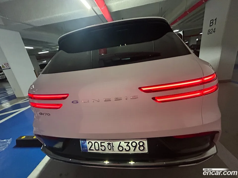 Genesis GV70 2.5T 2WD 2025 — thumbnail 4