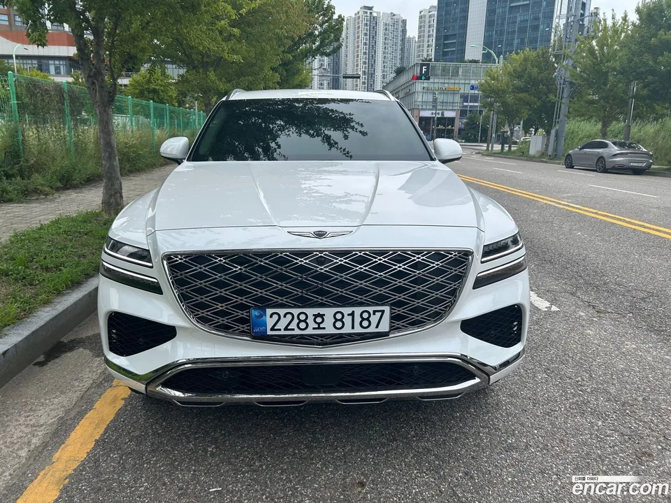 Genesis GV80 2.5T 2WD 2025 — photo 1, buy with delivery to Moscow