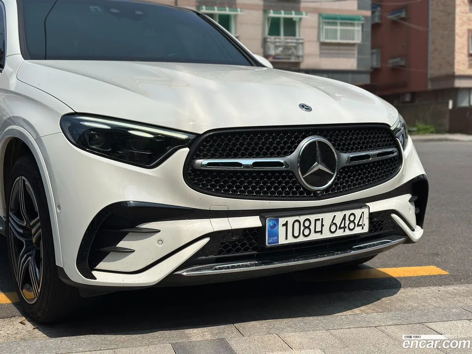 Mercedes-Benz GLC-Class GLC300 4MATIC 2023 — thumbnail 3