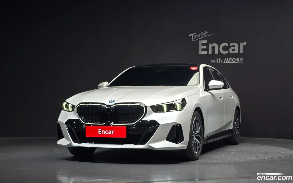 BMW 5 Series 520i 2025 — thumbnail 3
