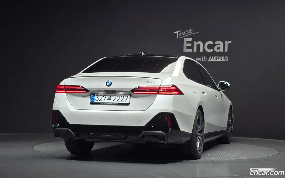 BMW 5 Series 520i 2025 — thumbnail 4