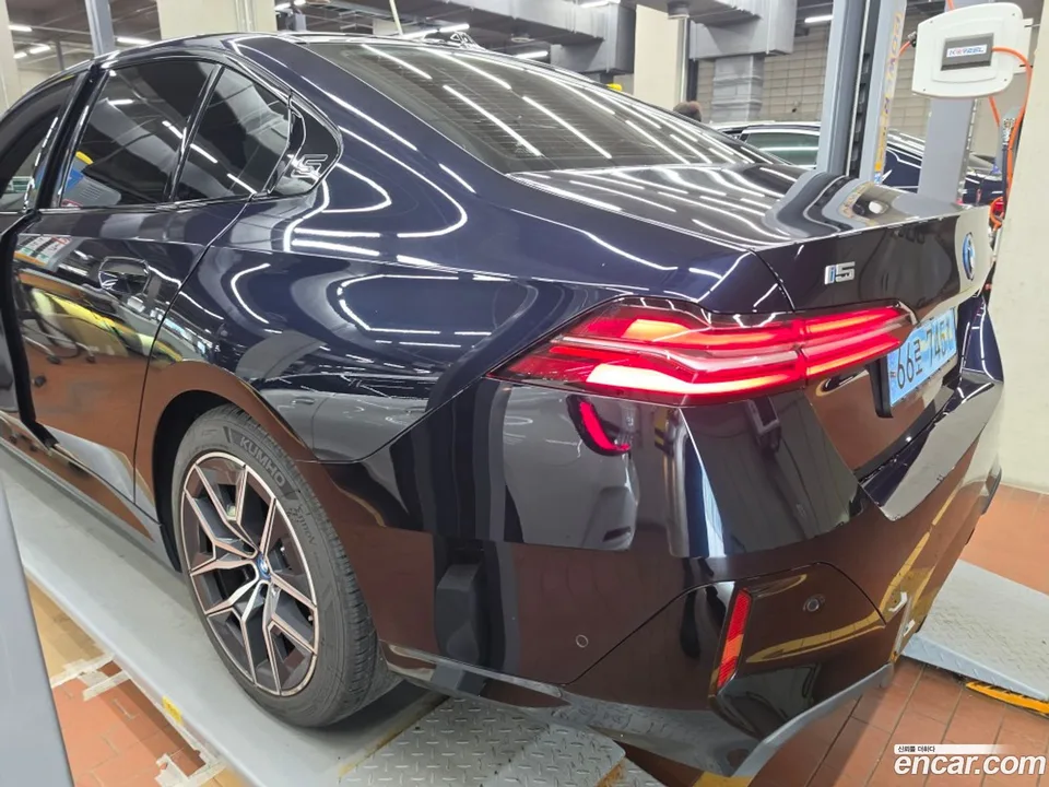 BMW i5 eDrive 40 M 2024 — thumbnail 4