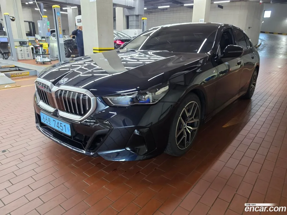 BMW i5 eDrive 40 M 2024 — photo 1, buy with delivery to Moscow