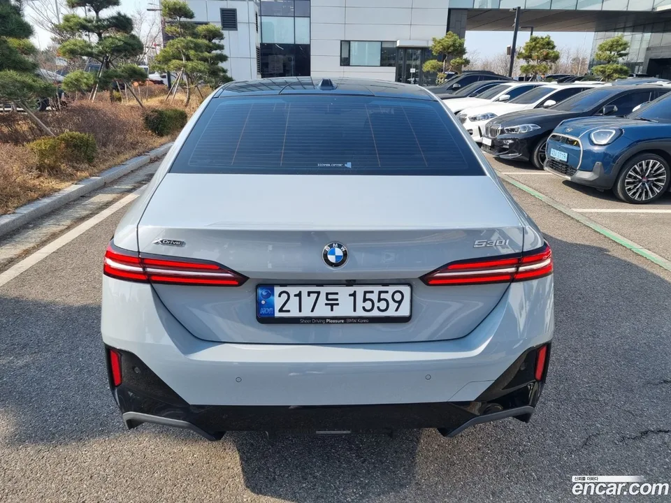 BMW 5 Series 530i xDrive M 2024 — thumbnail 4