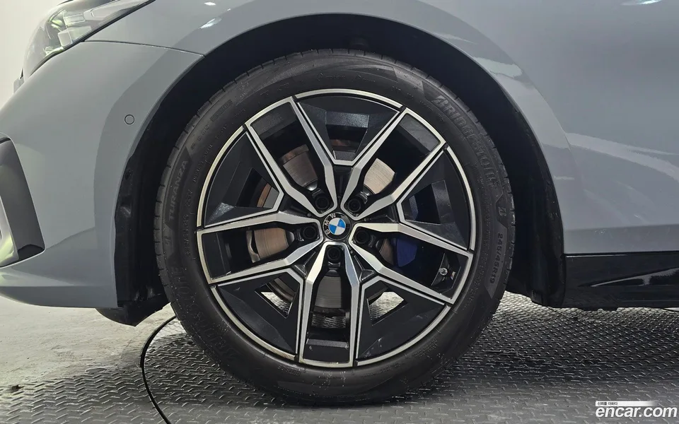 BMW 5 Series 520i M 2025 — thumbnail 2