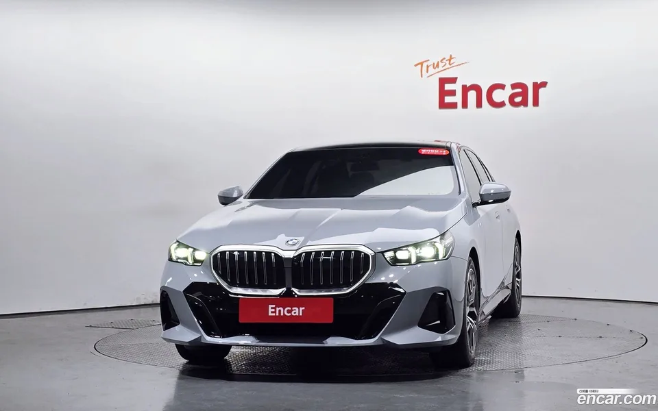 BMW 5 Series 520i M 2025 — thumbnail 3