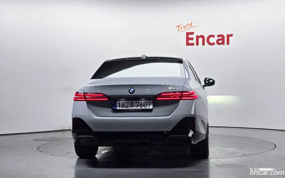 BMW 5 Series 520i M 2025 — thumbnail 4