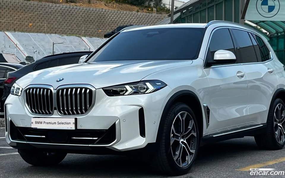 BMW X5 xDrive 40i xLine 2025 — photo 1, buy with delivery to Moscow