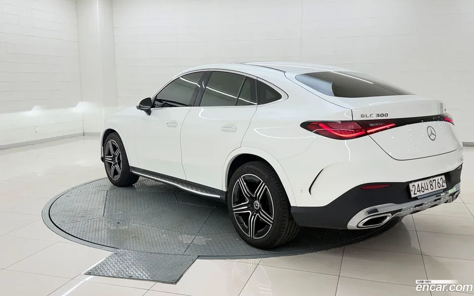 Mercedes-Benz GLC-Class GLC300 4MATIC 2023 — thumbnail 3