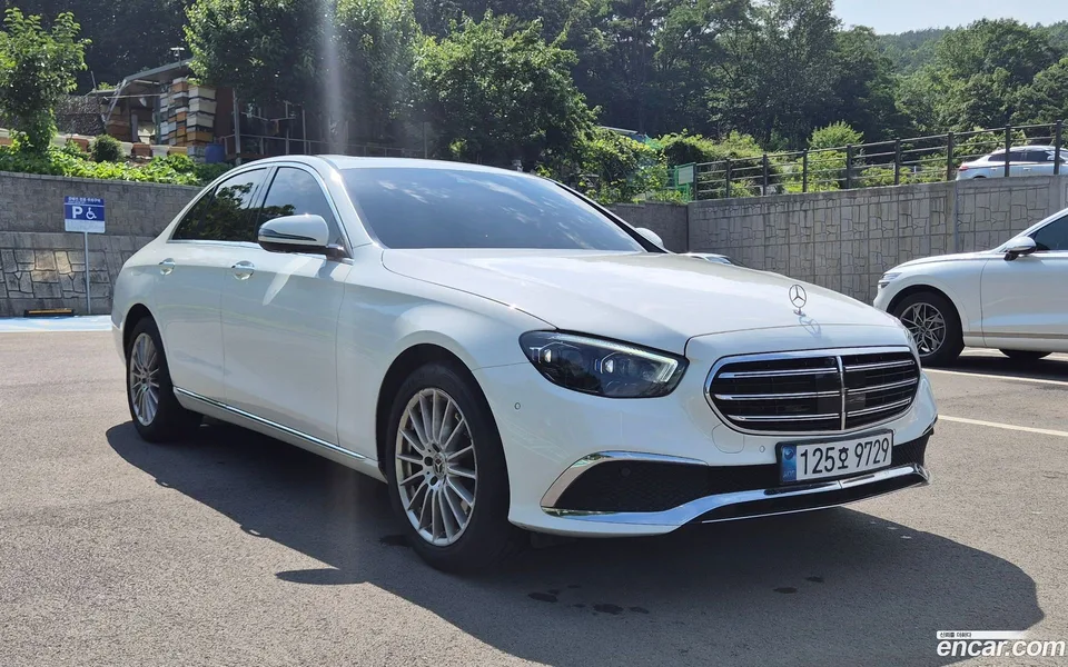 Mercedes-Benz E-Class E250 2023 — thumbnail 3