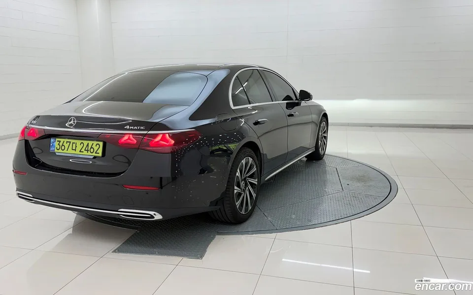 Mercedes-Benz E-Class E300 4MATIC 2024 — thumbnail 2