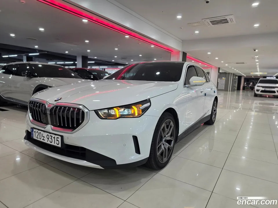 BMW 5 Series 523d xDrive 2024 — photo 1, buy with delivery to Moscow