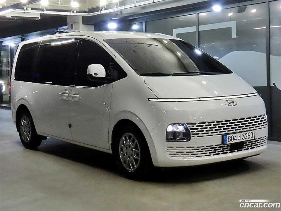 Hyundai Staria 2WD 2023 — thumbnail 3