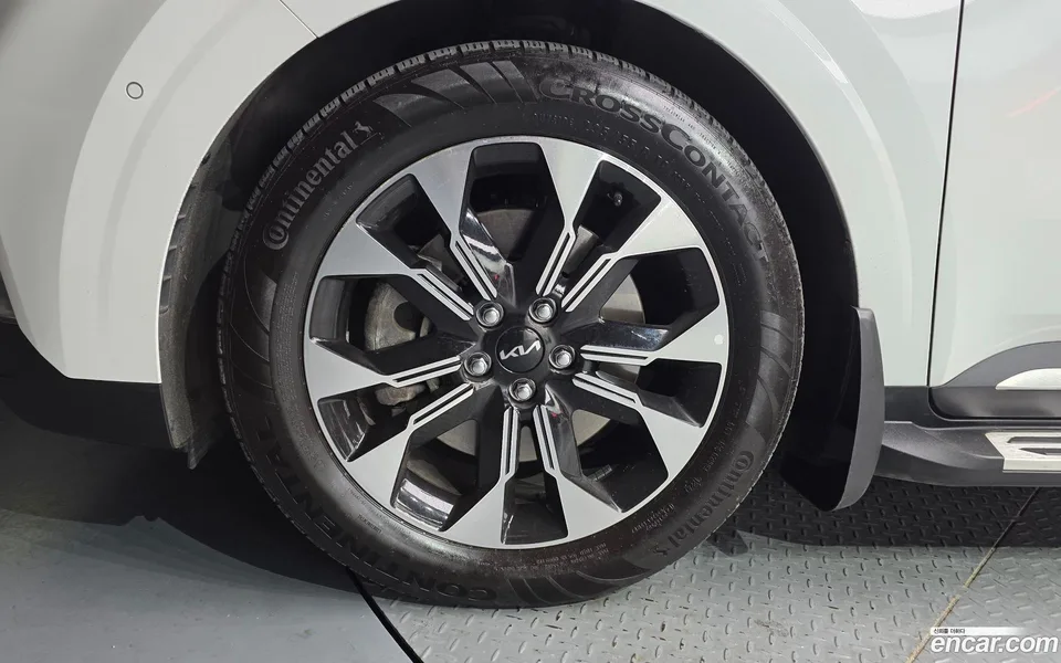 Kia Carnival 9 2023 — thumbnail 2