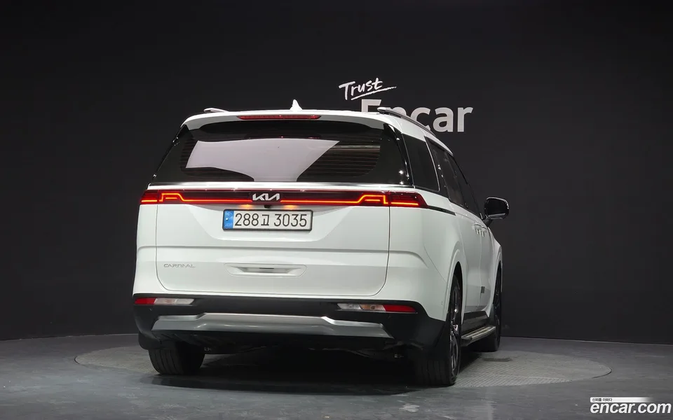 Kia Carnival 9 2023 — thumbnail 4