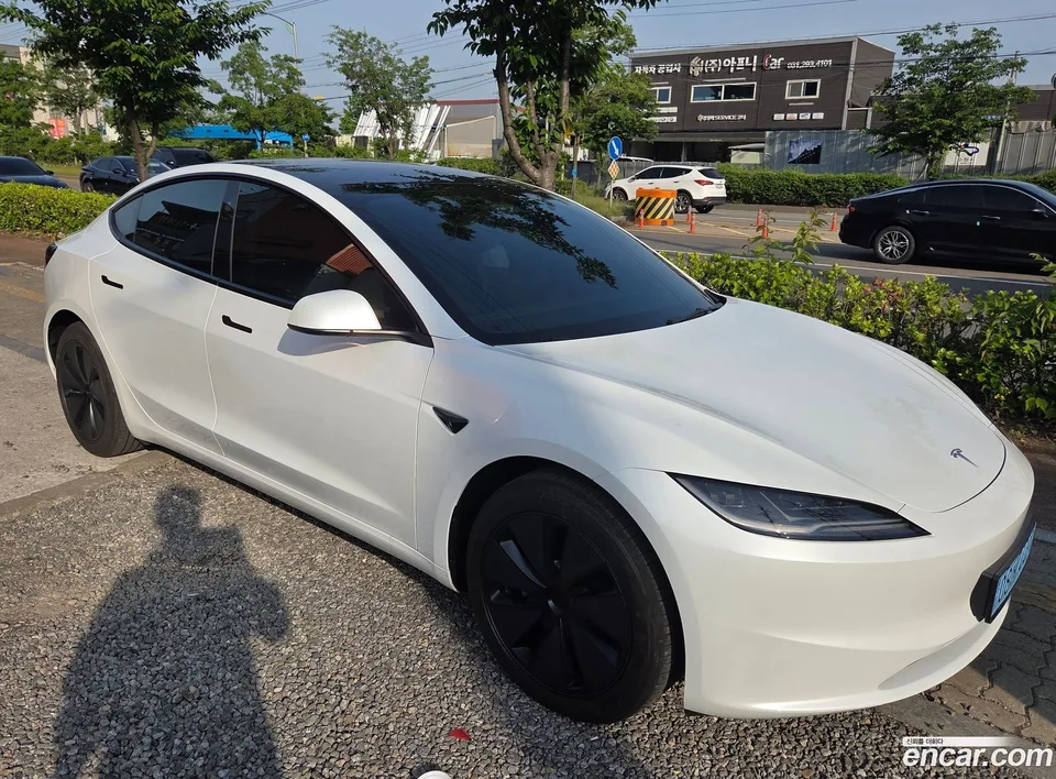 Tesla Model 3 RWD 2025 — photo 1, buy with delivery to Moscow
