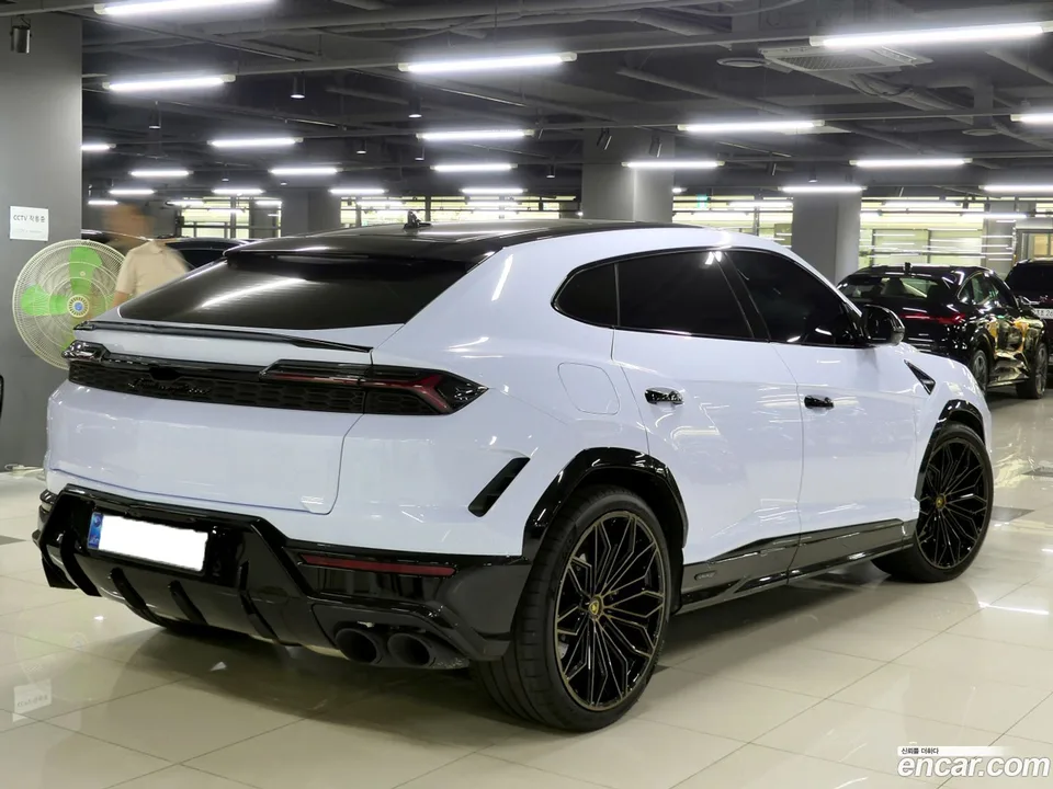 Lamborghini Urus 4.0 V8 SE 2025 — thumbnail 3