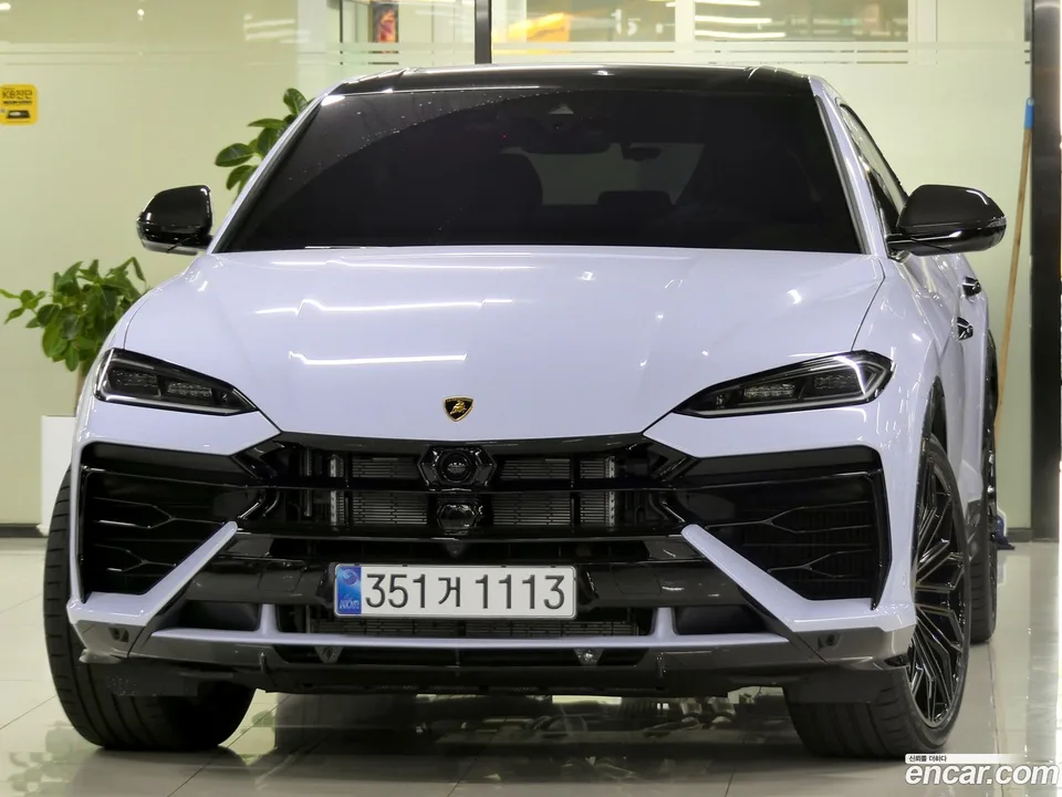 Lamborghini Urus 4.0 V8 SE 2025 — photo 1, buy with delivery to Moscow