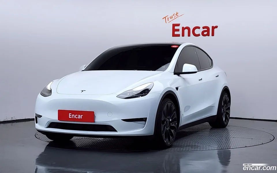 Tesla Model Y AWD 2024 — photo 1, buy with delivery to Moscow