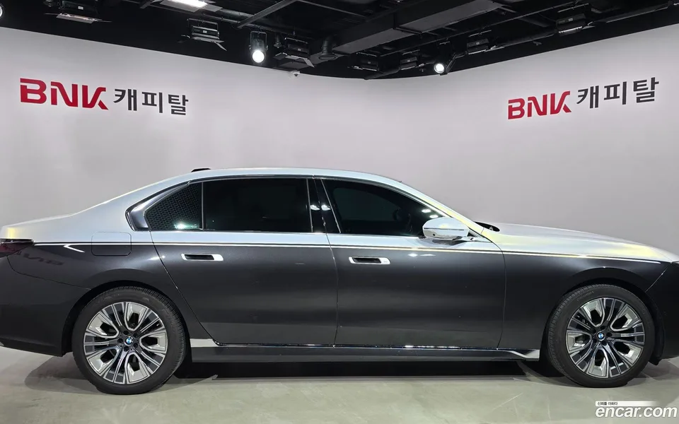 BMW 7 Series 740i sDrive 2023 — миниатюра 3
