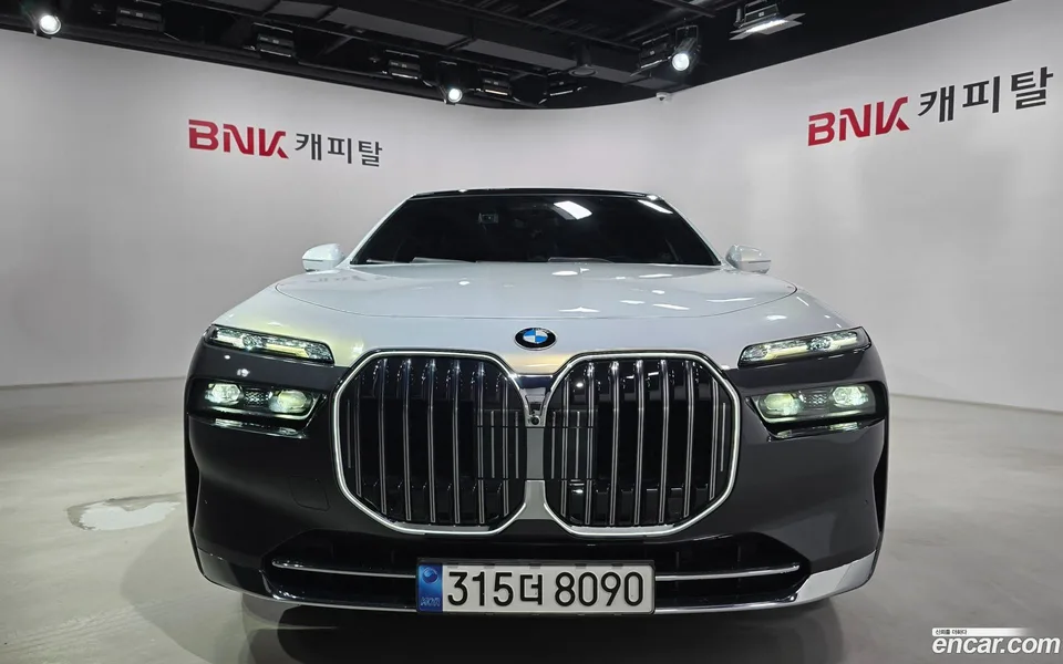 BMW 7 Series 740i sDrive 2023 — фото 1, купить с доставкой в Москву