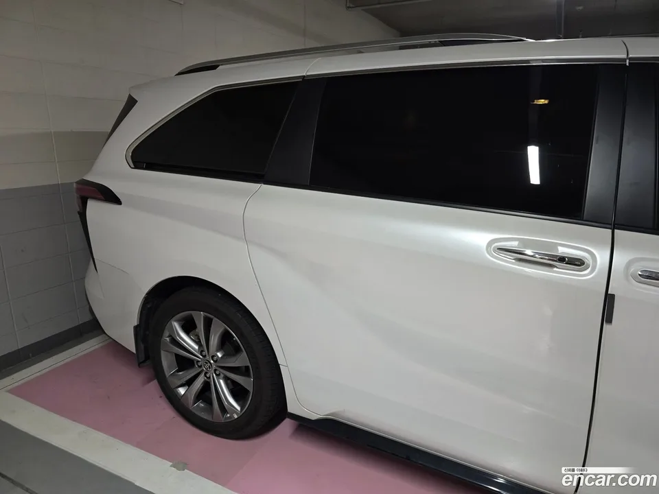 Toyota Sienna 2.5 2WD 2024 — thumbnail 3