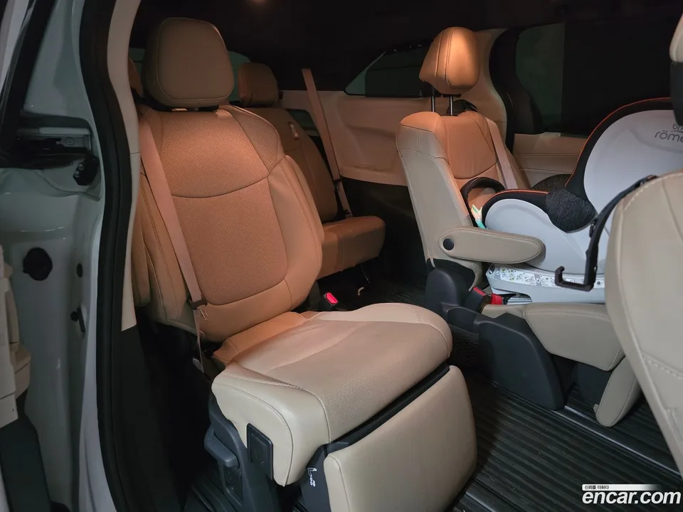 Toyota Sienna 2.5 2WD 2024 — thumbnail 4